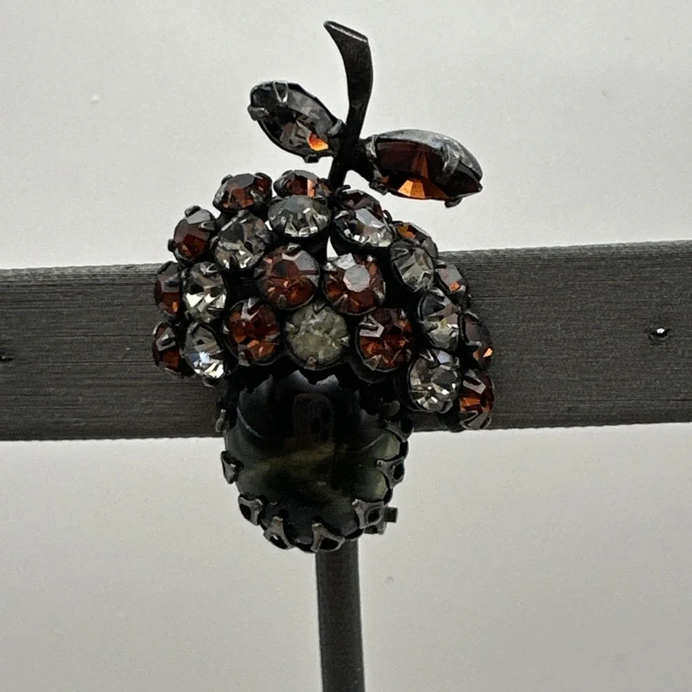 VTG Unsigned Schreiner NY Berry Rhinestone Cabochon 2 Prong Dress Fur Clip RARE